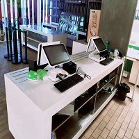 國萬超市收銀進銷存系統是一款針對中小型超市及POS收銀行業的店面銷售管理系統軟件，其中包含商店管理、超市POS前臺收銀銷售管理，自助結算臺管理、手機網上商城預訂系統、條形碼商品管理,倉庫管理、商品出入庫管理,盤點管理,倉庫庫存管理，超市營收財務統計管理系統,超市日月年報表系統,設計與打印系統等功能模塊。